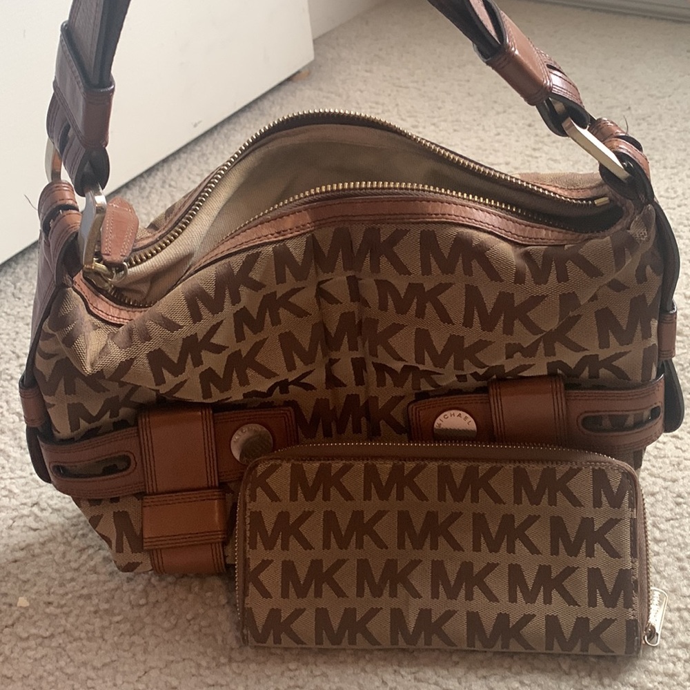 MichaelKorsSignatureMonogram BrownLeatherShoulderBag. IncludesMatchingWallet.EUC